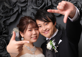 ２人で手でフレームを作って可愛く撮影！