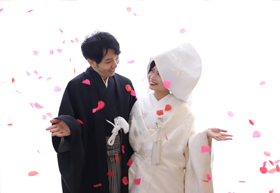 フラワーシャワーのお写真も人気の１枚！綿帽子は無料オプションです！